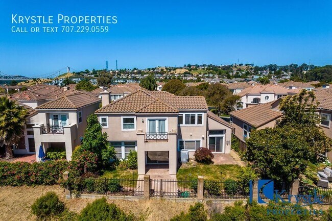 Building Photo - Luxurious Living in Gated Villa Del Mar Co...