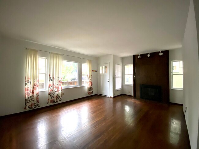 Building Photo - 2364 Hilgard Ave