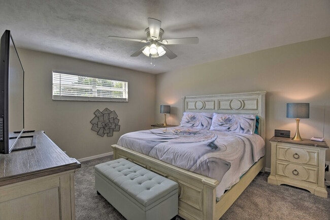 Building Photo - 726 Alden Dr