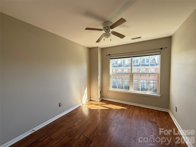 Building Photo - 3810 York Aly