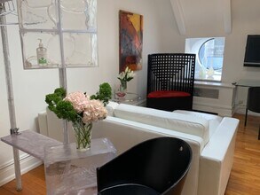 Building Photo - 2109 Broadway