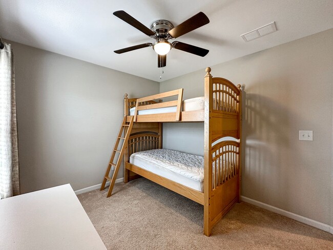 Building Photo - Fully Furnished 3 Bedroom, 2.5 Bathroom Ho...