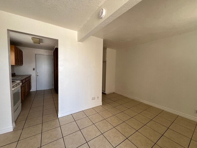 Building Photo - P026