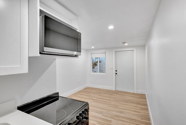 Building Photo - 1260 SW 4th St