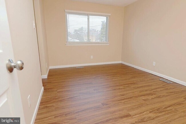 Building Photo - 13 5 Crown Royal Cir