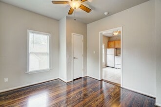 Building Photo - Cozy Efficiency Apartment Minutes from OU Campus