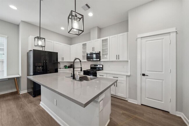 Building Photo - 8470 Berry Grn Ln