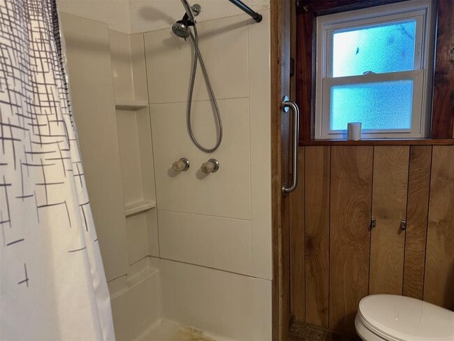 Building Photo - 1424 S Academy Rd