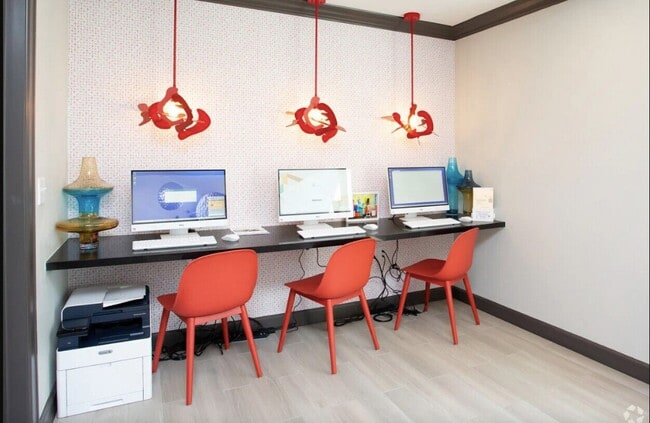 Building Photo - 1800 S I-35 Frontage Rd