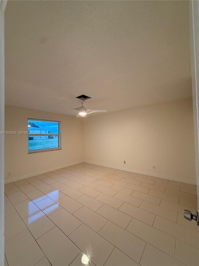 Building Photo - 13741 Flora Pl