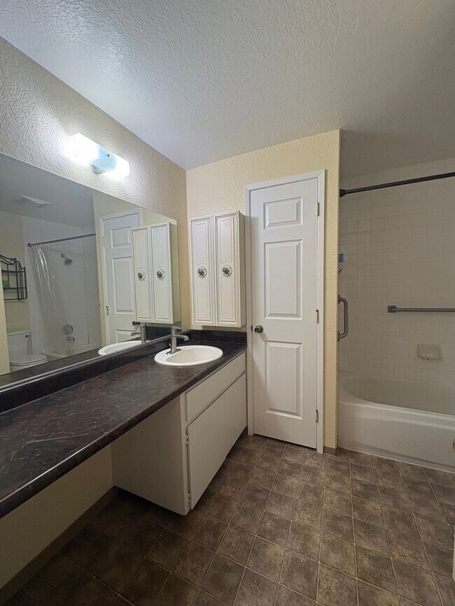 Building Photo - 2702 W Modoc Ct