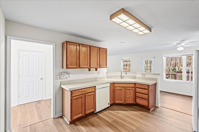 Building Photo - Near VRE and I-95!