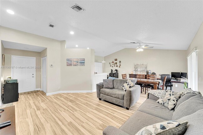 Building Photo - 1552 Zenith Way