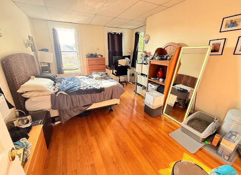 Building Photo - 202 Market St