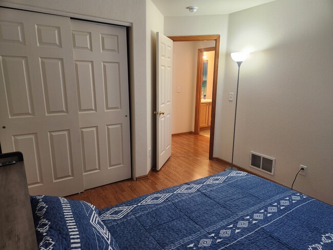 Building Photo - 4965 Universal Heights