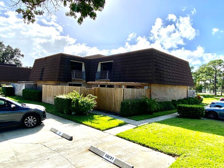 Building Photo - 1116 11th Ln