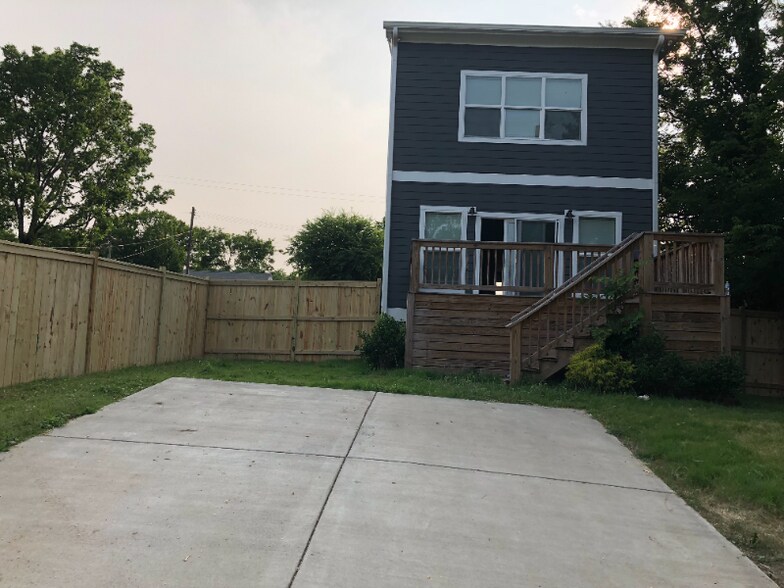 Building Photo - 804 Lena St