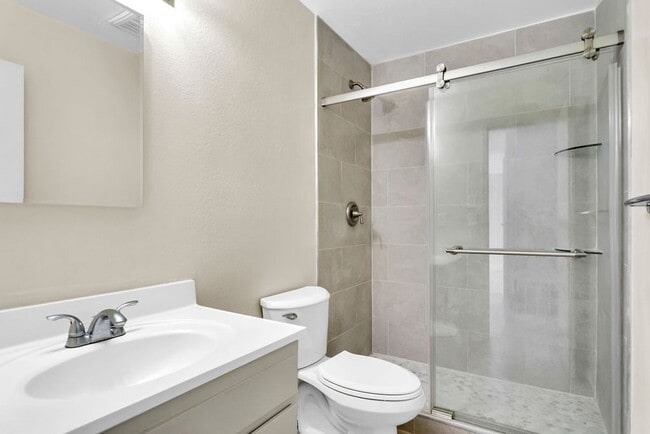 Building Photo - Nice two bedroom/one bath townhome in UTC....