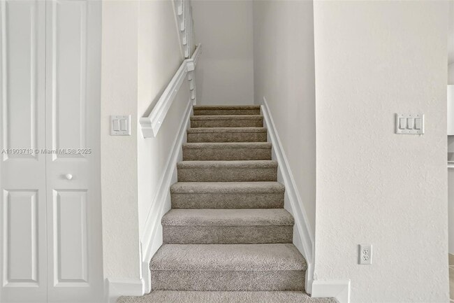 Building Photo - 2748 SE 26th Ave