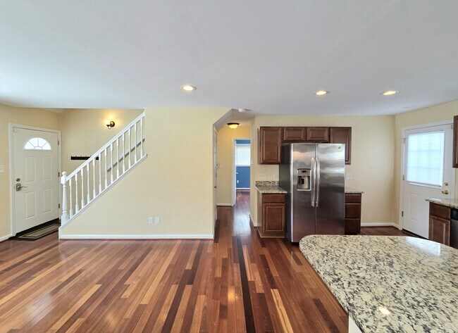 Building Photo - 108 N Gladden St