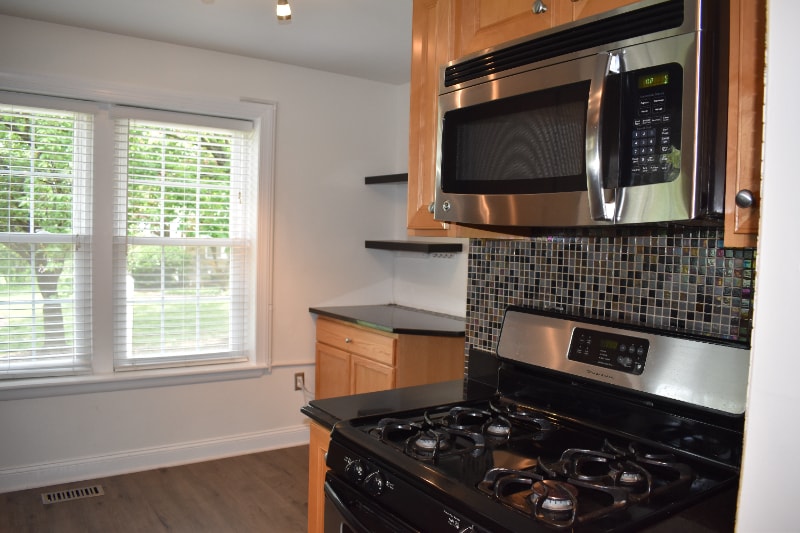 Building Photo - 7001 Roslyn Ave