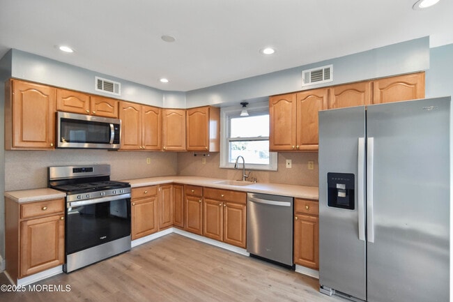 Building Photo - 32 Dakota Ave