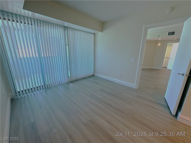 Building Photo - 2700 S Las Vegas Blvd