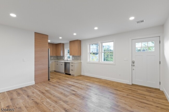 Building Photo - 42 Church St