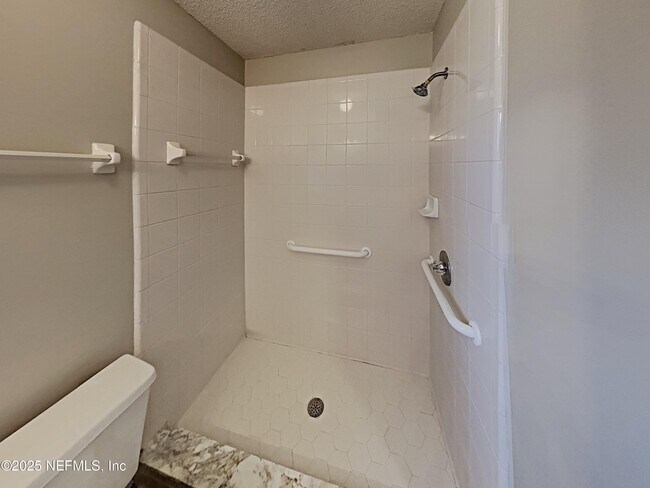 Building Photo - 4400 Apple Tree Pl