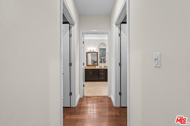 Building Photo - 4848 Wilshire Blvd