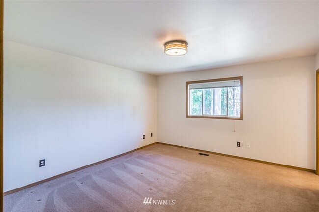 Primary bedroom - 10205 7th Pl SE