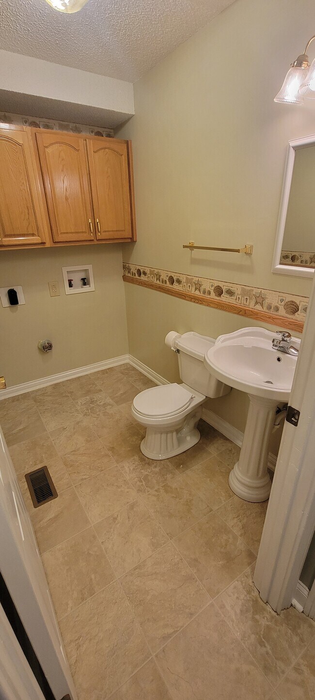Building Photo - 3103 Larson Ln