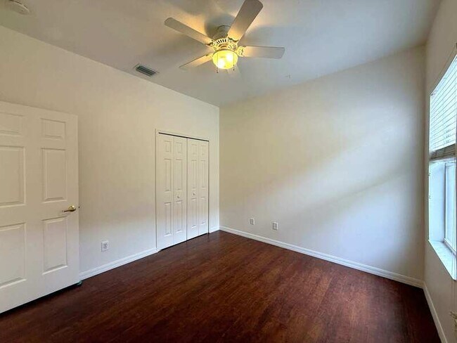 Building Photo - 9512 Greenpointe Dr