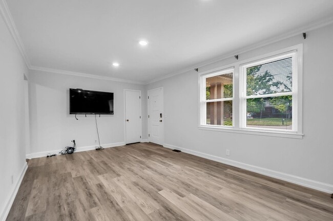 Building Photo - 7453 Harrow Dr