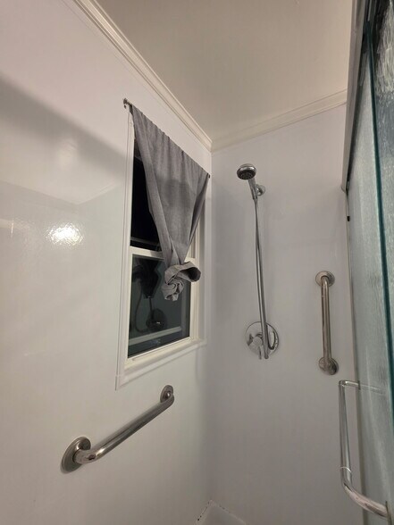 Building Photo - 1935 Searles Rd