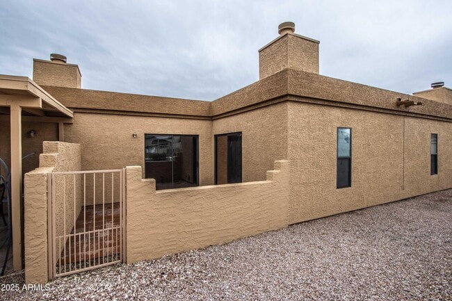 Building Photo - 1318 E Cobb Dr