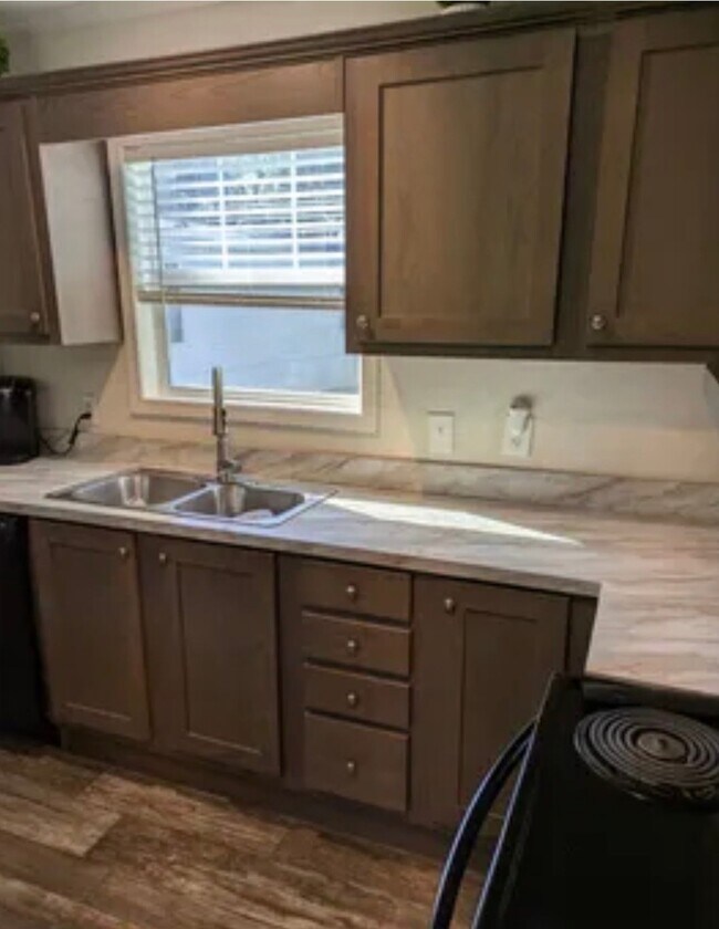 Building Photo - 255 Greenview Cir