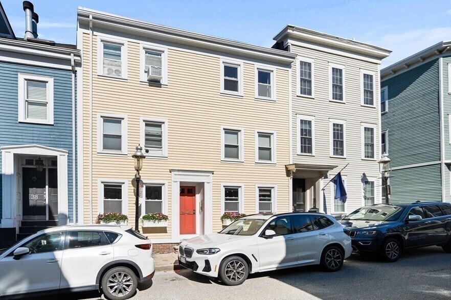 Building Photo - 40 Pleasant St