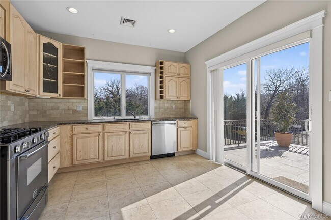 Building Photo - 24 Bayville Ave