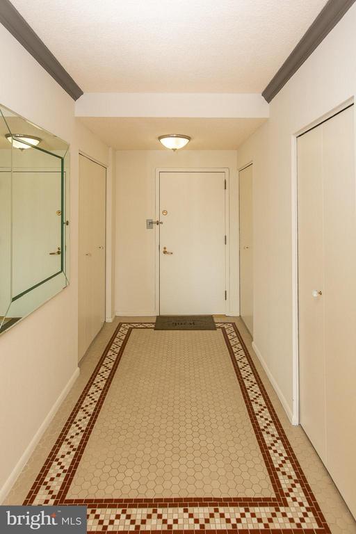 Building Photo - 20930 Valley Forge Cir