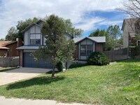 Building Photo - 3 Bedroom Home Right Off the Powers Corrid...