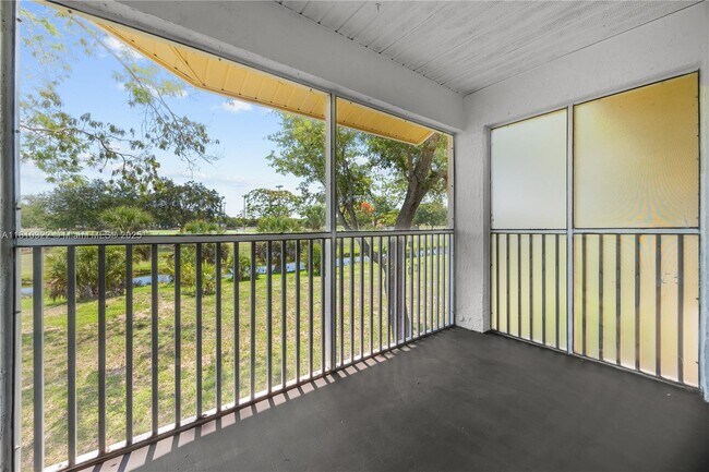 Building Photo - 1031 Coral Club Dr