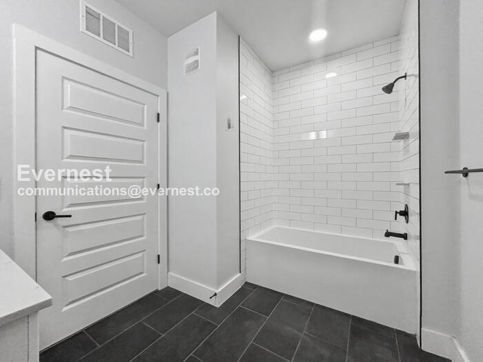 Building Photo - 3101 Govalle Ave