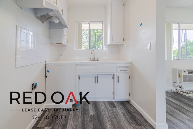 Building Photo - 10920 Ramona Blvd