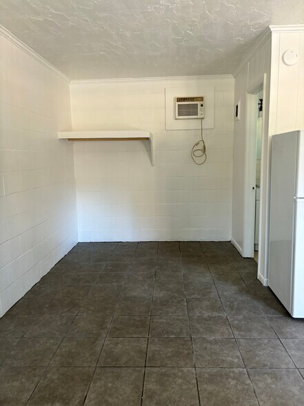 Building Photo - 601 N Main St