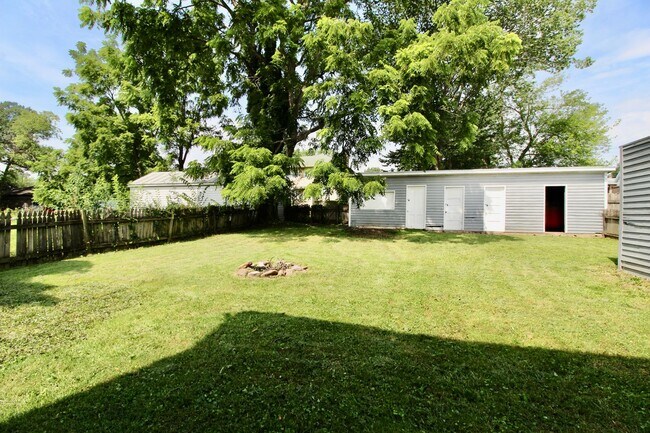 Building Photo - 609 Collicello St