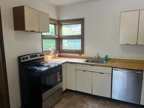 Building Photo - 214 Burnham Dr