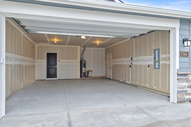 Building Photo - 7565 W Itasco Dr