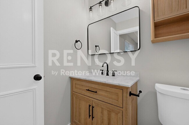 Building Photo - Completely Refreshed Arlington Home