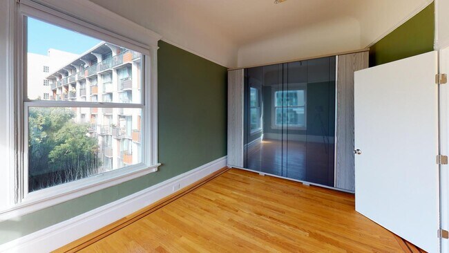 Building Photo - 1738 Bush St